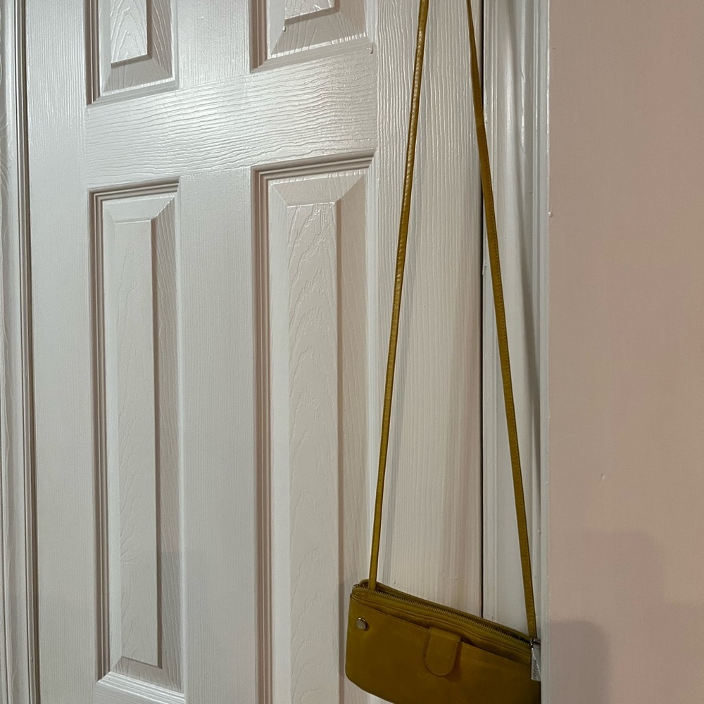Hobo small yellow crossbody purse - Picture 2 of 5